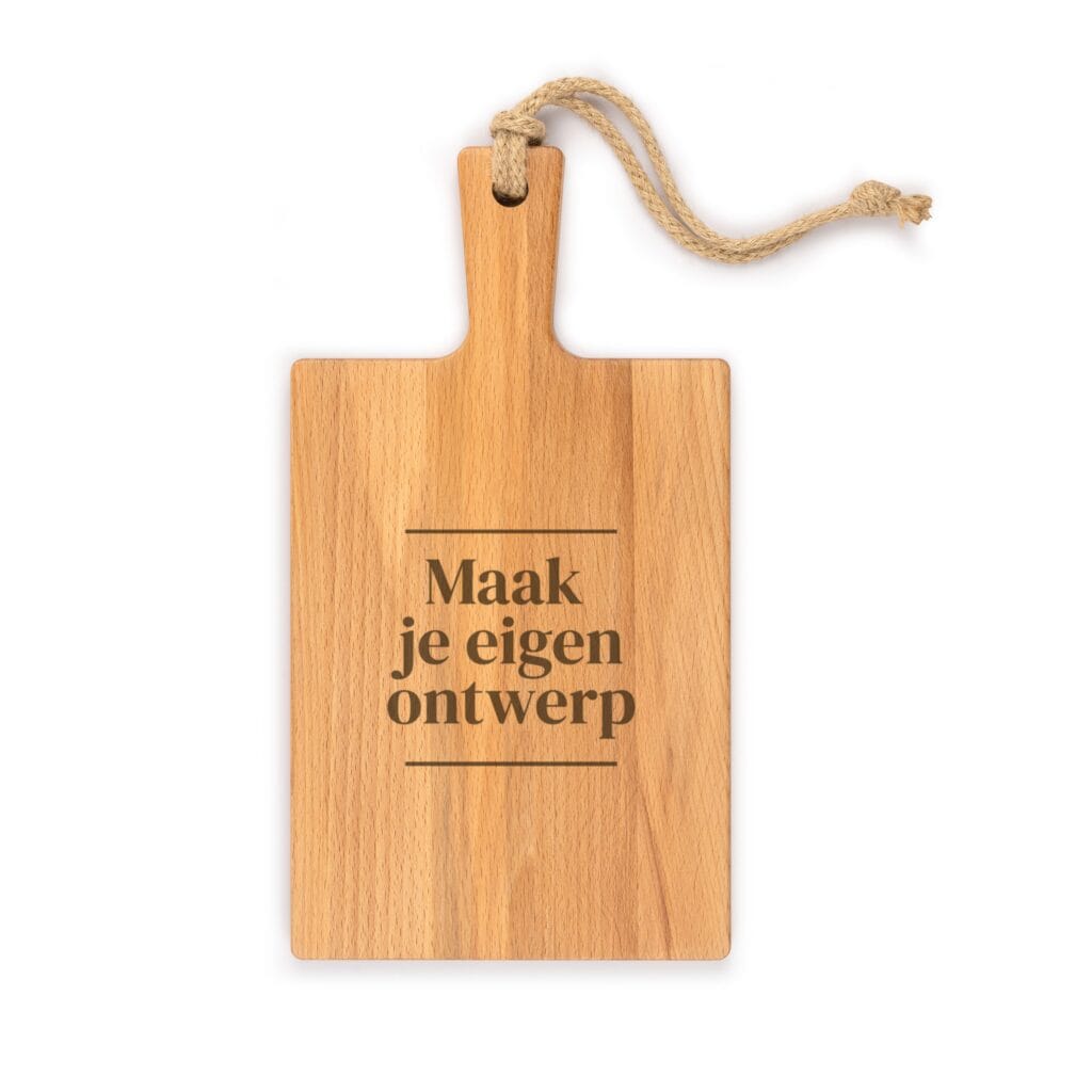 Borrelplankje van beukenhout met handvat en jute koord, gegraveerd met eigen ontwerp