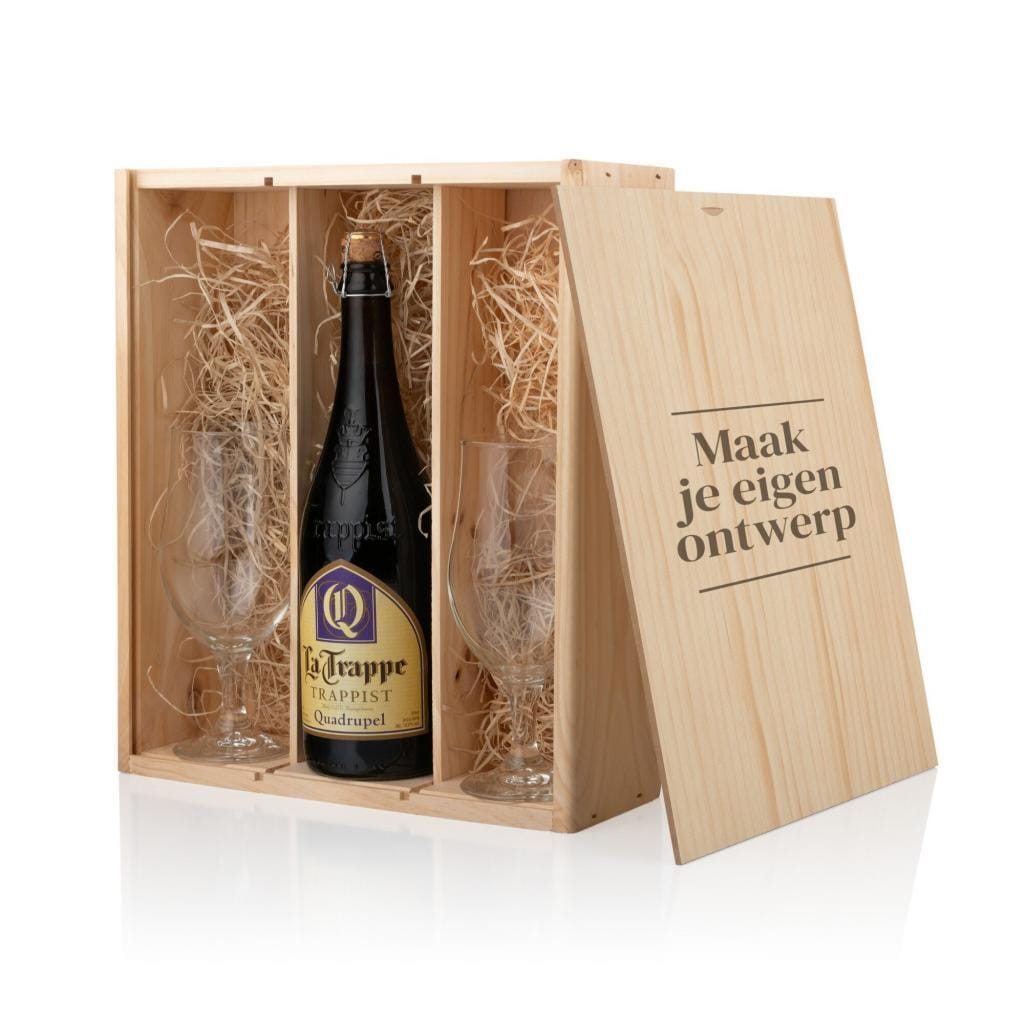 Houten kist met fles La Trappe Quadrupel en twee bierglazen, deksel met eigen gravure