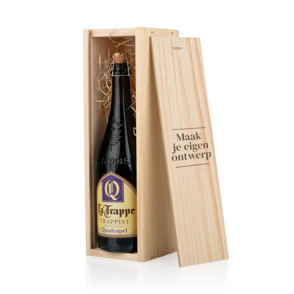Houten bierkist met gegraveerd deksel en fles La Trappe Quadrupel